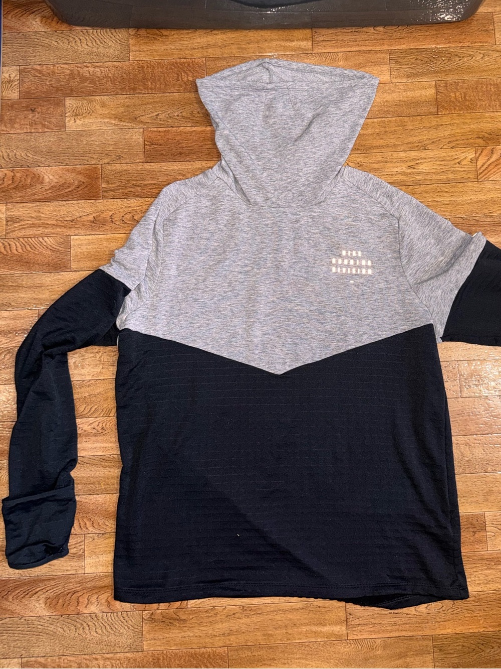 Nike Women’s Therma-Fit Colorblock Cowl Neck Pullover - Gray & Black